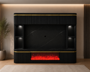 Aqua cinewall met zwarte afwerking, goudkleurige accenten, marmerlook achterwand en elektrische sfeerhaard.